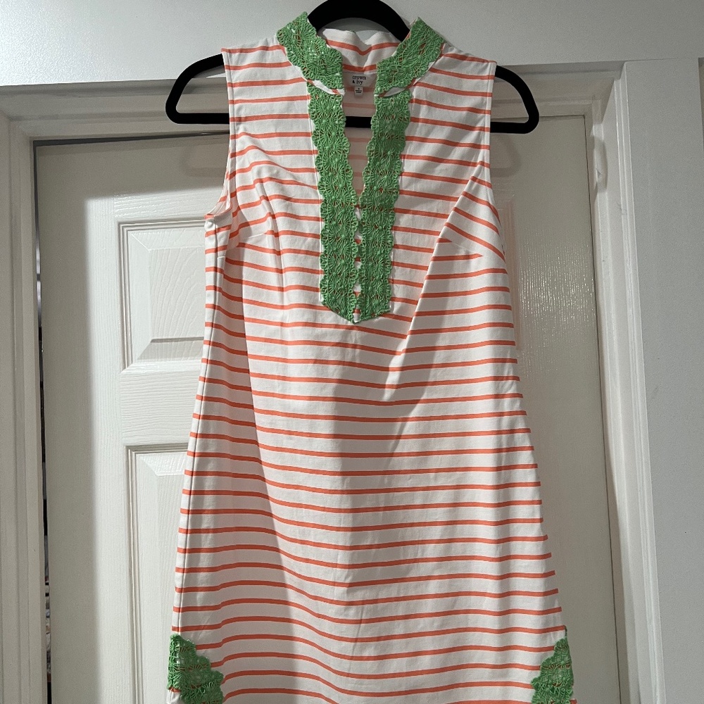 NWOT Crown and Ivy Dress
